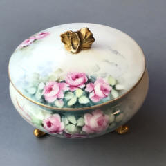 https://www.morninggloryantiques.com/imagesLZ/porcelain/box39238.jpg