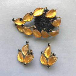 https://www.morninggloryantiques.com/imagesAC/CavCarn/carn43063a.jpg