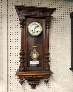 http://www.morninggloryantiques.com/imagesAC/Access/clock1.jpg