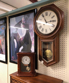 http://www.morninggloryantiques.com/imagesAC/Access/clock2.jpg