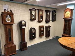 http://www.morninggloryantiques.com/imagesAC/Access/clockrm.jpg