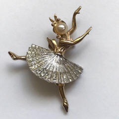 https://www.morninggloryantiques.com/imagesDG/DeRosa/derosa42560.jpg