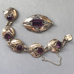 https://www.morninggloryantiques.com/imagesH/Hobe/hobe38649a.jpg