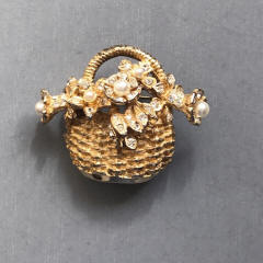 https://www.morninggloryantiques.com/imagesH/Hobe/hobe42724.jpg