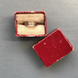 https://www.morninggloryantiques.com/imagesLZ/RingsK/ring42659.jpg