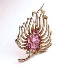 https://www.morninggloryantiques.com/imagesLZ/Trifari/trif42739.jpg