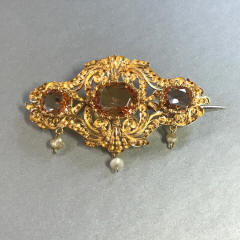 Diamonds and Dangle Pearls on Gold Tone Victorian Brooch Details about   Antique Paste Emerald 